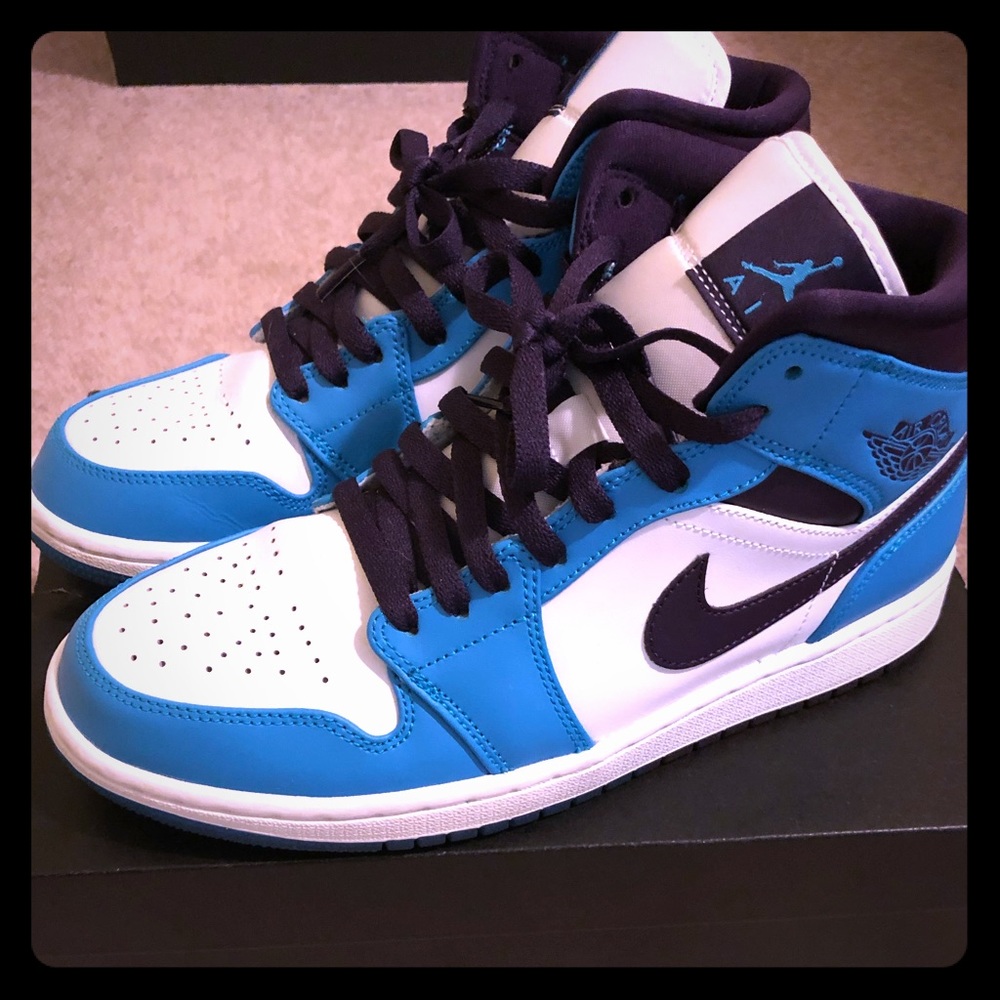 Jordan 1 Mid ‘Hornets’ size 8